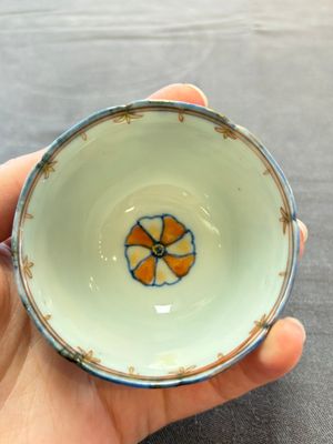 Eleven Chinese famille rose cups and nine saucers, Yongzheng/Qianlong — foto 29