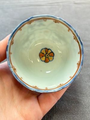 Eleven Chinese famille rose cups and nine saucers, Yongzheng/Qianlong — foto 35