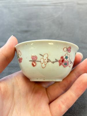 Eleven Chinese famille rose cups and nine saucers, Yongzheng/Qianlong — foto 39
