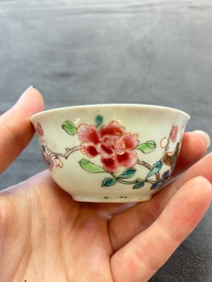 Eleven Chinese famille rose cups and nine saucers, Yongzheng/Qianlong — foto 40