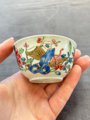 Eleven Chinese famille rose cups and nine saucers, Yongzheng/Qianlong — foto 55