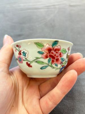 Eleven Chinese famille rose cups and nine saucers, Yongzheng/Qianlong — foto 58