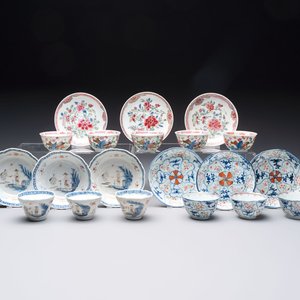 Eleven Chinese famille rose cups and nine saucers, Yongzheng/Qianlong — foto 1