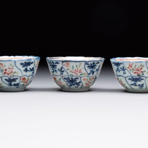 Eleven Chinese famille rose cups and nine saucers, Yongzheng/Qianlong — foto 16
