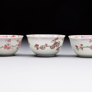 Eleven Chinese famille rose cups and nine saucers, Yongzheng/Qianlong — foto 21