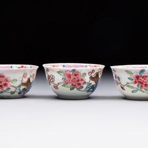 Eleven Chinese famille rose cups and nine saucers, Yongzheng/Qianlong — foto 22