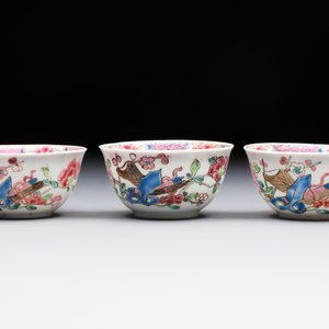 Eleven Chinese famille rose cups and nine saucers, Yongzheng/Qianlong — foto 23