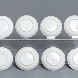 Eleven Chinese famille rose 'mandarin' cups, eight saucers, a teapot and a vase, Qianlong — photo 3