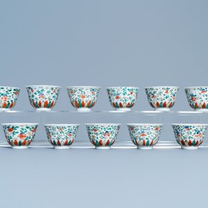 Eleven Chinese famille verte cups and thirteen saucers, Kangxi — photo 4