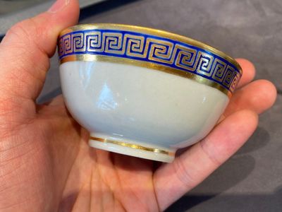Eleven Chinese PM-monogrammed gilt-ground saucers and ten cups, Yongzheng/Qianlong — 照片 13