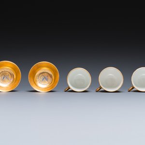 Eleven Chinese PM-monogrammed gilt-ground saucers and ten cups, Yongzheng/Qianlong — 照片 16
