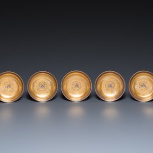 Eleven Chinese PM-monogrammed gilt-ground saucers and ten cups, Yongzheng/Qianlong — 照片 3