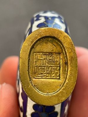 Eleven Chinese snuff bottles in amber, agate, rock crystal, lacquer, hardstone, metal and wood, 19/20th C. — 照片 19