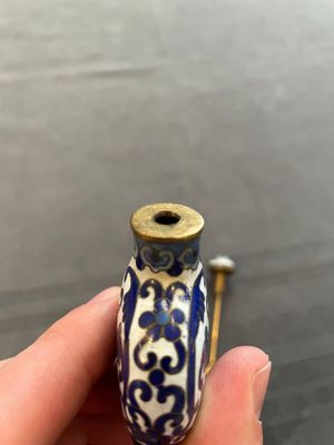Eleven Chinese snuff bottles in amber, agate, rock crystal, lacquer, hardstone, metal and wood, 19/20th C. — 照片 22
