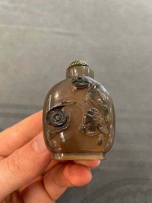 Eleven Chinese snuff bottles in amber, agate, rock crystal, lacquer, hardstone, metal and wood, 19/20th C. — 照片 53