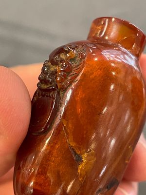 Eleven Chinese snuff bottles in amber, agate, rock crystal, lacquer, hardstone, metal and wood, 19/20th C. — 照片 72