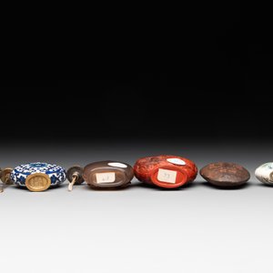 Eleven Chinese snuff bottles in amber, agate, rock crystal, lacquer, hardstone, metal and wood, 19/20th C. — 照片 5