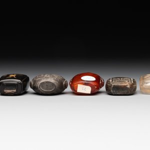 Eleven Chinese snuff bottles in amber, agate, rock crystal, lacquer, hardstone, metal and wood, 19/20th C. — 照片 9