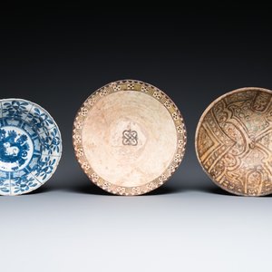 Eleven various Islamic pottery wares, 10th C. and later — 照片 26