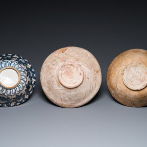 Eleven various Islamic pottery wares, 10th C. and later — 照片 27