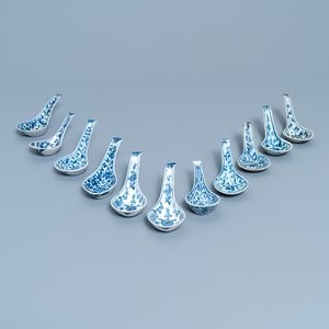 Elf Chinese blauw-witte lepels, 19/20e eeuw — foto 1