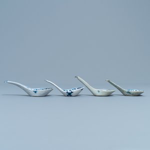 Elf Chinese blauw-witte lepels, 19/20e eeuw — foto 6