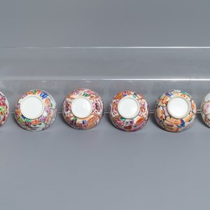 Elf Chinese famille rose koppen, acht schotels, een theepot en een vaas met mandarijns decor, Qianlong — foto 9