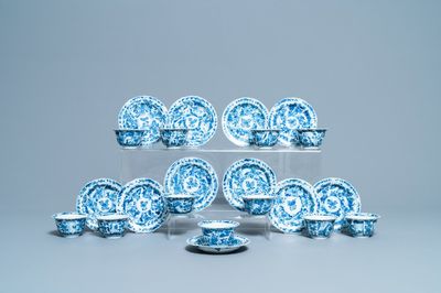 Elf gelobde Chinese blauw-witte koppen en schotels, Kangxi