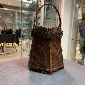 Elf Japanse gevlochten bamboe ikebana mandjes w.o. drie gesigneerd, Meiji/Showa, 19/20e eeuw — foto 35