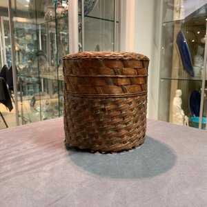 Elf Japanse gevlochten bamboe ikebana mandjes w.o. drie gesigneerd, Meiji/Showa, 19/20e eeuw — foto 39