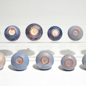 Elf modernistische vaasjes met diverse blauwe glazuren, Perignem en Amphora, 2e helft 20e eeuw — foto 6