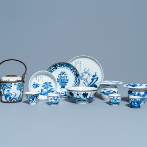 Elf stukken Chinees blauw-wit 'Bleu de Hue' porselein voor de Vietnamese markt, 18/19e eeuw — foto 1