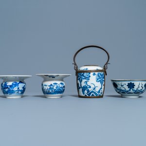 Elf stukken Chinees blauw-wit 'Bleu de Hue' porselein voor de Vietnamese markt, 18/19e eeuw — foto 5