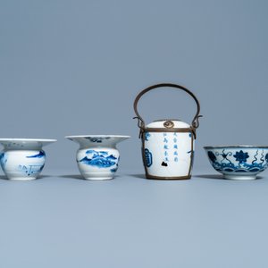 Elf stukken Chinees blauw-wit 'Bleu de Hue' porselein voor de Vietnamese markt, 18/19e eeuw — foto 7