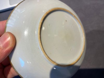 Elf zeldzame Chinese schotels en tien koppen met monogram 'PM' op vergulde fondkleur, Yongzheng/Qianlong — foto 6