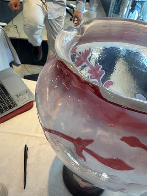 Émile Gallé (1846-1904): A large cameo glass vase with floral design, signed, ca. 1900 — photo 7