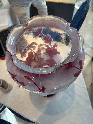 Émile Gallé (1846-1904): A large cameo glass vase with floral design, signed, ca. 1900 — photo 8