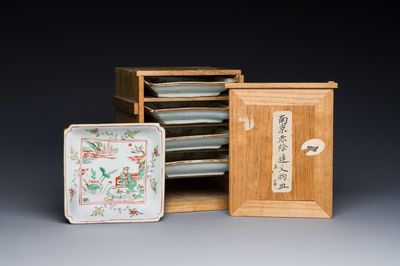 Ensemble de cinq coupes de forme carrée en porcelaine de Chine wucai ko-sometsuke pour le marché japonais, époque Transition