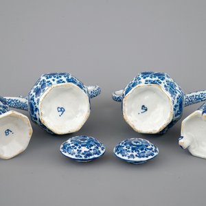 Ensemble de huilier et vinaigrier en faïence de Delft bleu et blanc, 18ème — photo 7