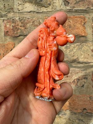 Ensemble de sept personnages en corail rouge sur socle en bois, Chine, 19/20ème — photo 3