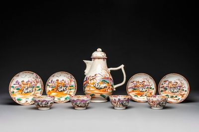 Ensemble des quatre tasses, soucoupes et une verseuse en porcelaine de Chine famille rose à décor de deux chevaux, Qianlong