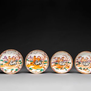 Ensemble des quatre tasses, soucoupes et une verseuse en porcelaine de Chine famille rose à décor de deux chevaux, Qianlong — photo 2