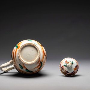 Ensemble des quatre tasses, soucoupes et une verseuse en porcelaine de Chine famille rose à décor de deux chevaux, Qianlong — photo 9