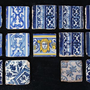 Ensemble divers de 14 carreaux espagnols et portugais, 17e — photo 1
