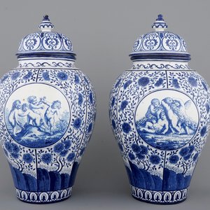 Exceptionelle paire de vases en faïence de Bruxelles, datés 1861 et signés — photo 1