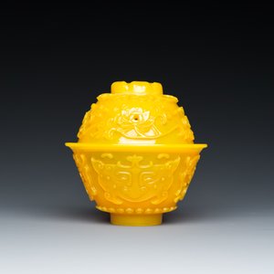 Exceptionnel bol couvert en verre jaune de Pékin, Chine, marque et époque de Qianlong — photo 2