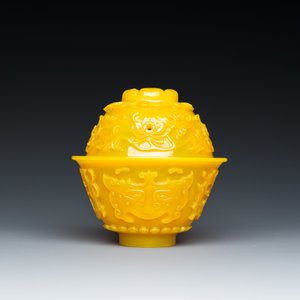 Exceptionnel bol couvert en verre jaune de Pékin, Chine, marque et époque de Qianlong — photo 4