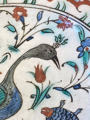 Exceptionnel plat en céramique polychrome d'Iznik à décor d'un paon, Turquie, dernier quart du 16ème — photo 2