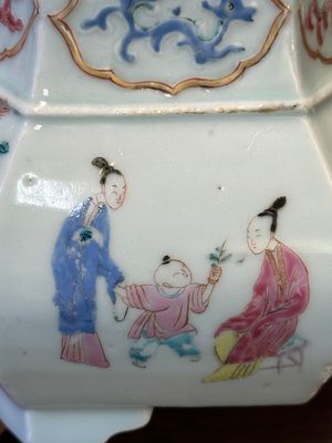 Exceptionnelle grande théière couverte de forme hexagonale en porcelaine de Chine famille rose, Yongzheng — photo 12