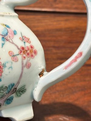 Exceptionnelle grande théière couverte de forme hexagonale en porcelaine de Chine famille rose, Yongzheng — photo 17